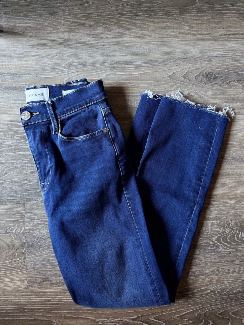 Frame Denim Indigo Raw-Hem Cropped High-Rise Jeans
